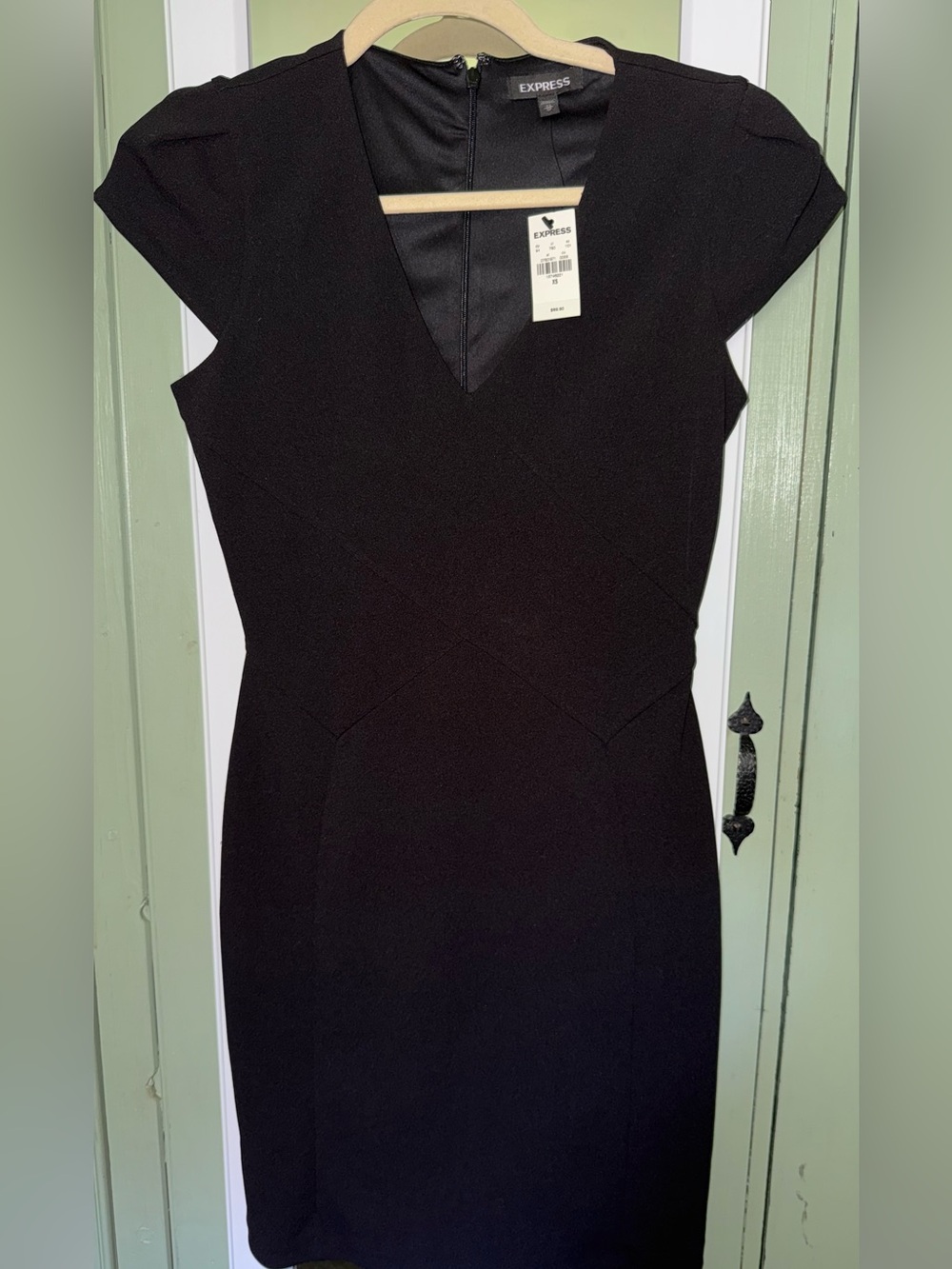 BNWT! Express Black V-Neck Cap Sleeve Sheath Dress - Size XS